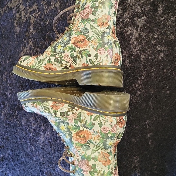 Dr Martin Lace Up Floral Lace-Up Boots - Picture 5 of 11